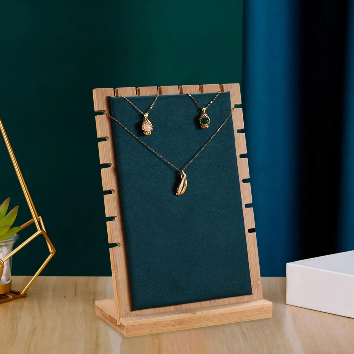 Présentoir à Colliers en Bois – Support Chic et Naturel pour Bijoux au Maroc