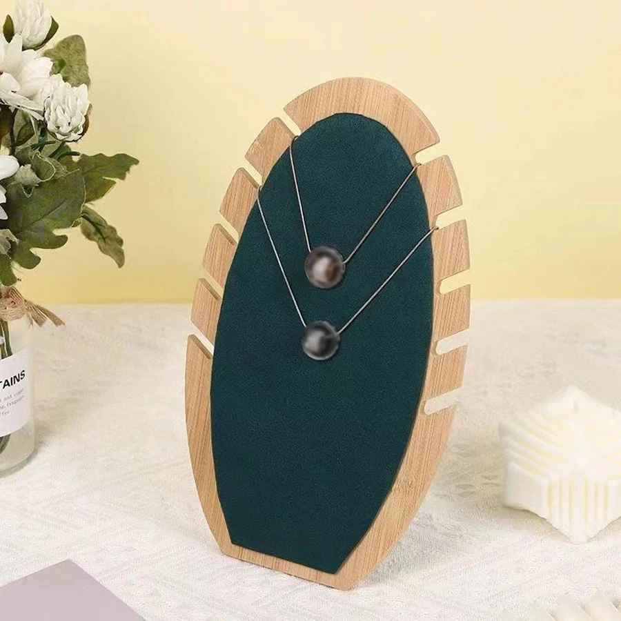 Présentoir à Colliers en Bois Bambou – Support Bijoux Élégant et Durable au Maroc