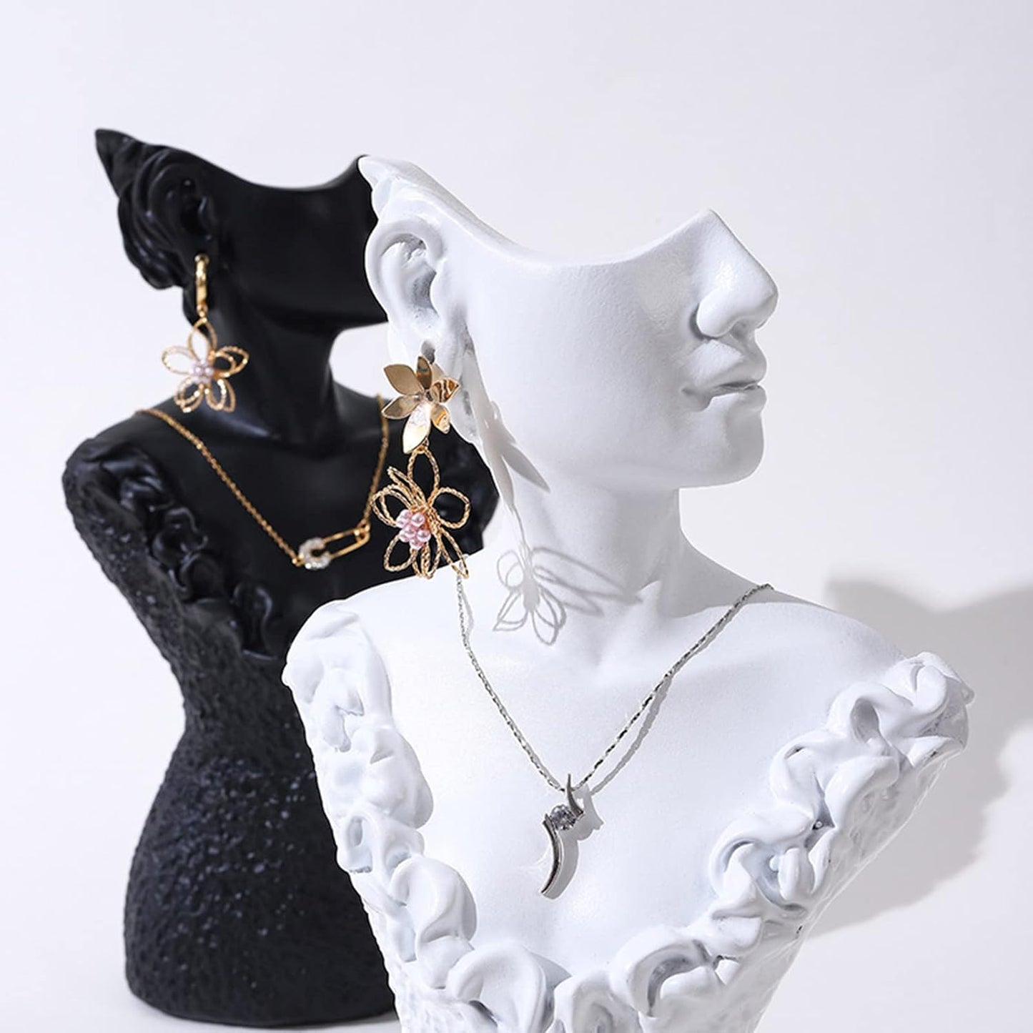 Présentoir à bijoux élégant en résine – Disponible au Maroc